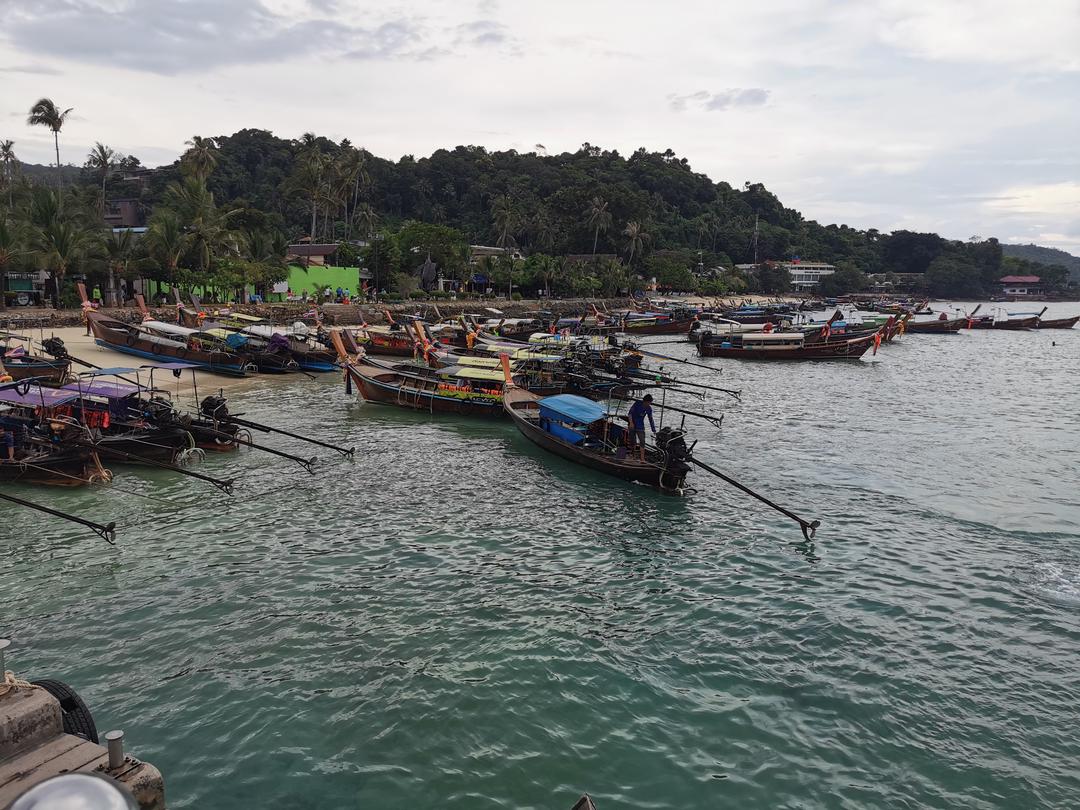 Ein ganz normaler Thai Hafen